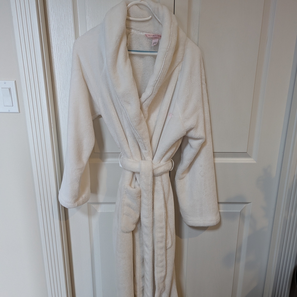 Victoria's Secret Soft White Robe - Picture 1 of 3